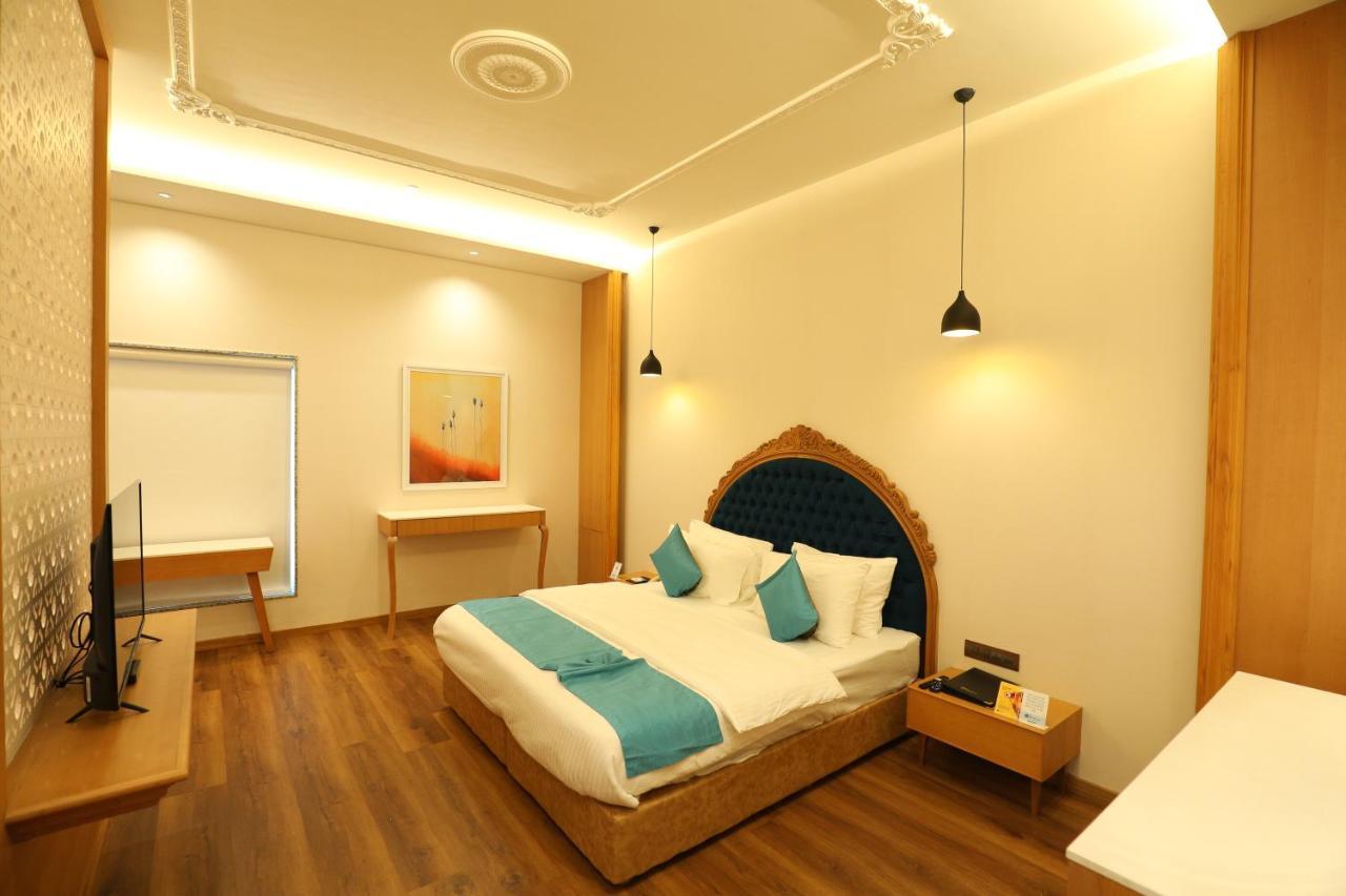 Hotel Blueivy Ānand Extérieur photo