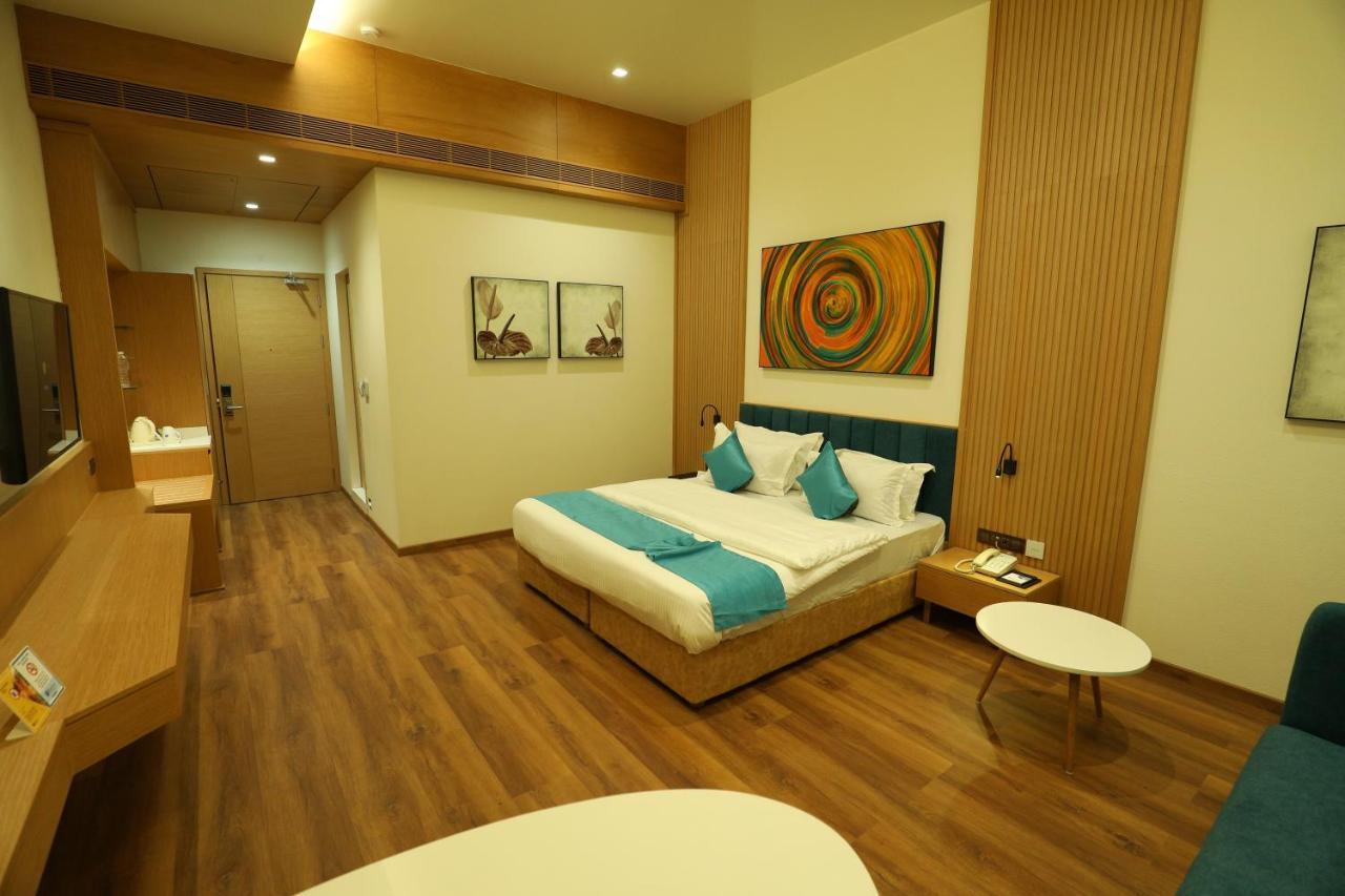 Hotel Blueivy Ānand Extérieur photo