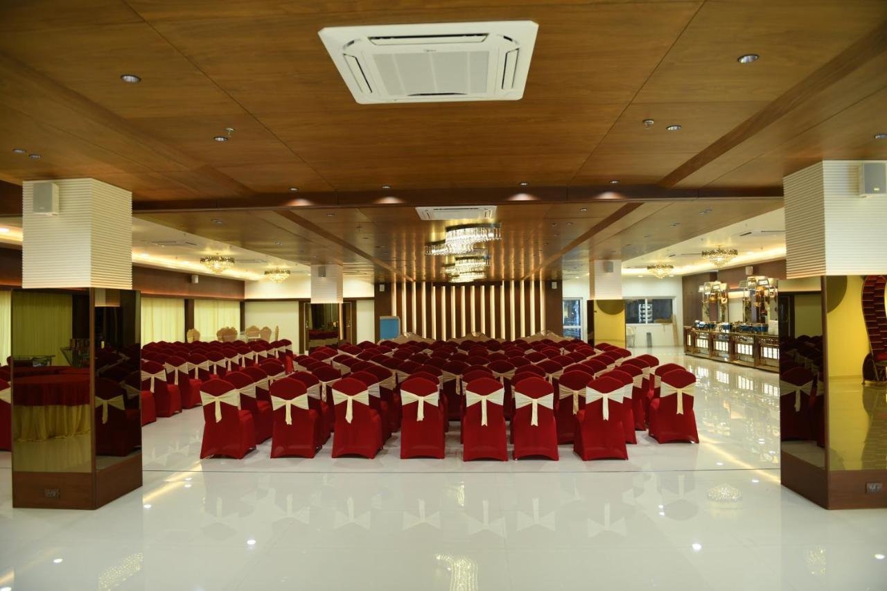Hotel Blueivy Ānand Extérieur photo