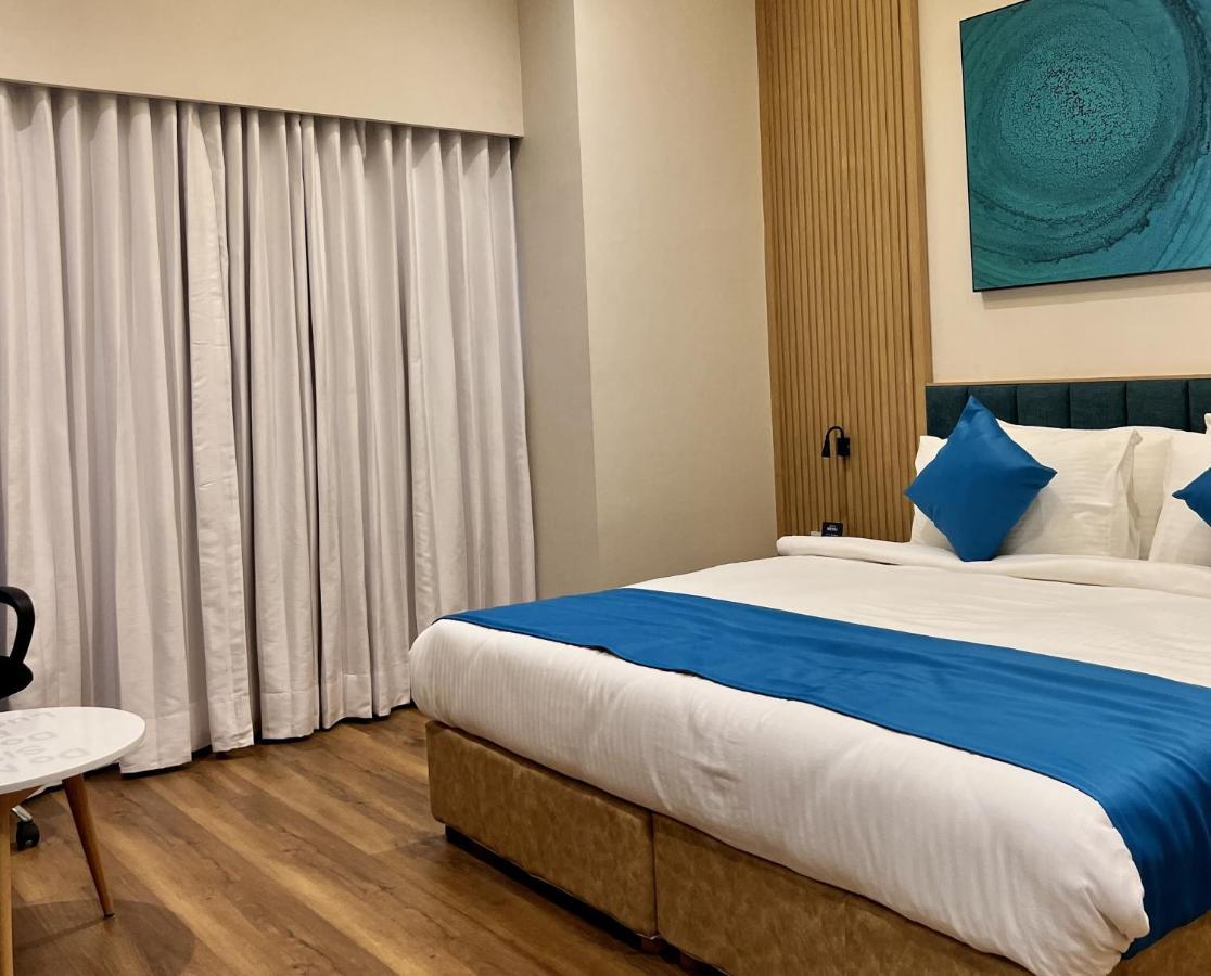 Hotel Blueivy Ānand Extérieur photo