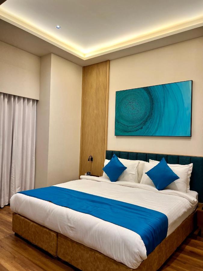Hotel Blueivy Ānand Extérieur photo
