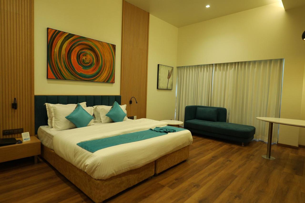 Hotel Blueivy Ānand Extérieur photo