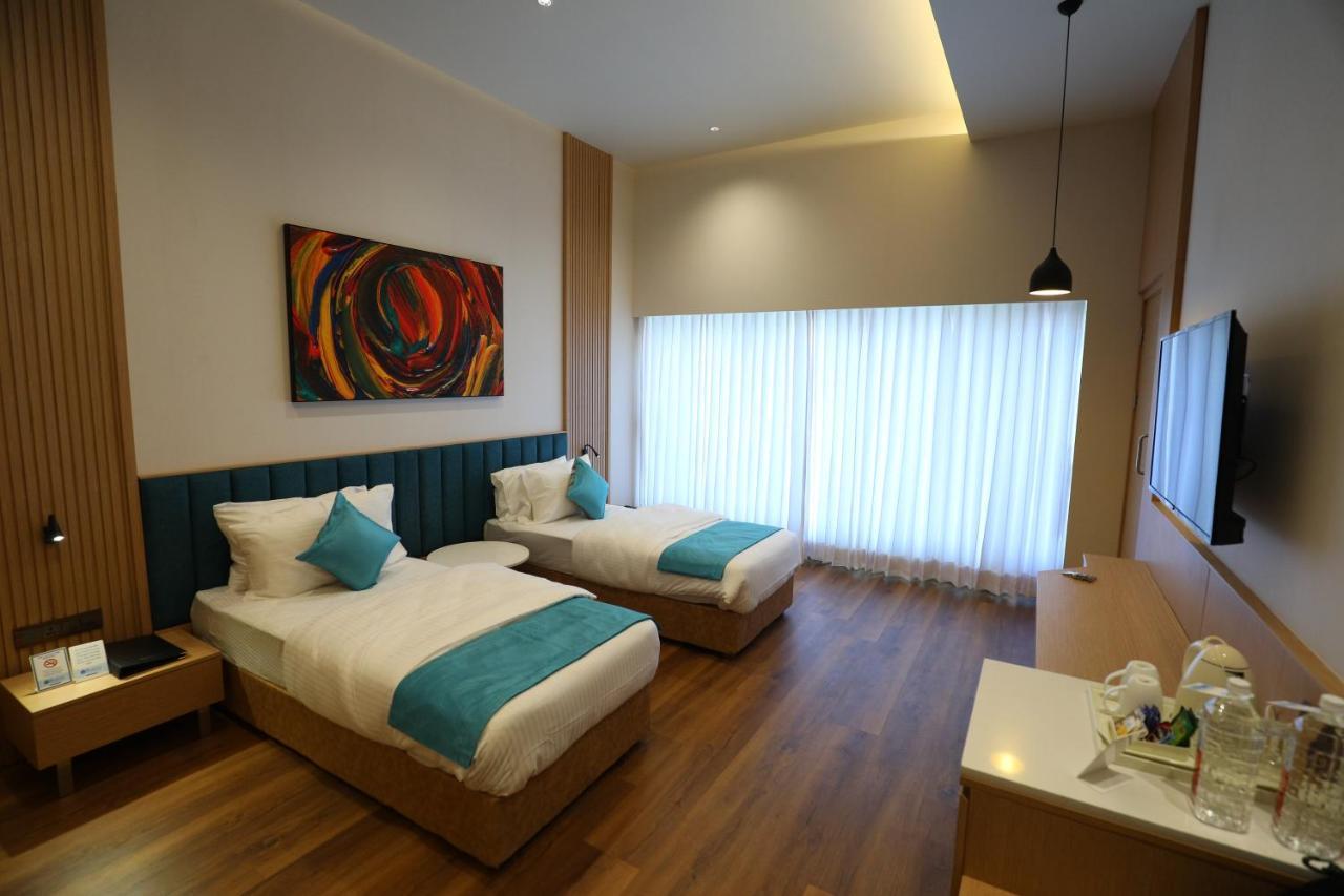 Hotel Blueivy Ānand Extérieur photo