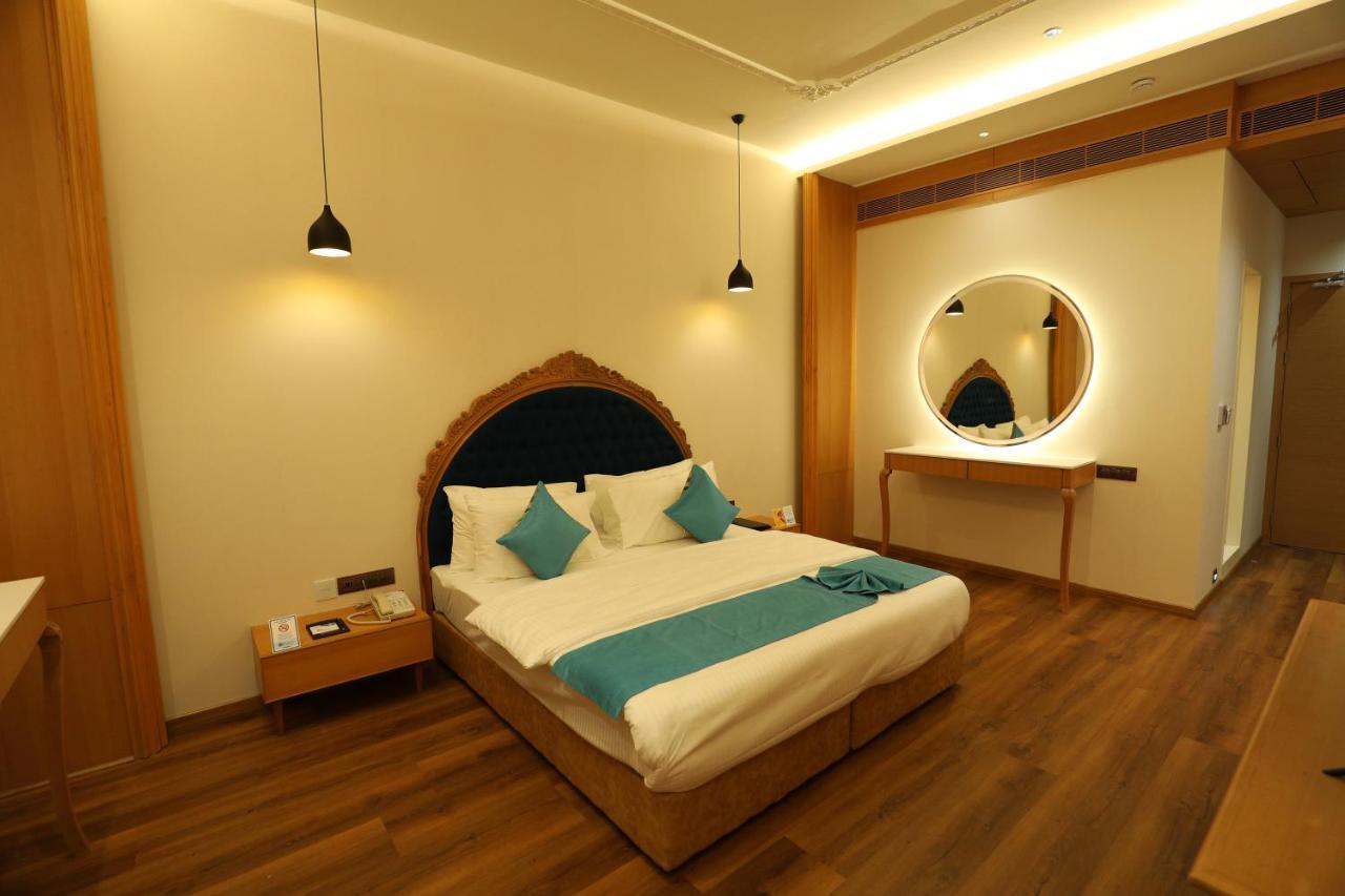 Hotel Blueivy Ānand Extérieur photo