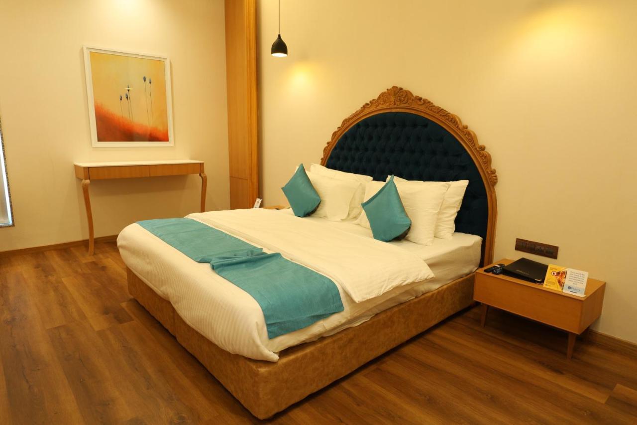 Hotel Blueivy Ānand Extérieur photo