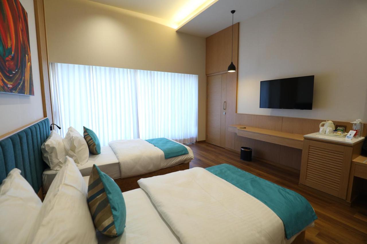 Hotel Blueivy Ānand Extérieur photo
