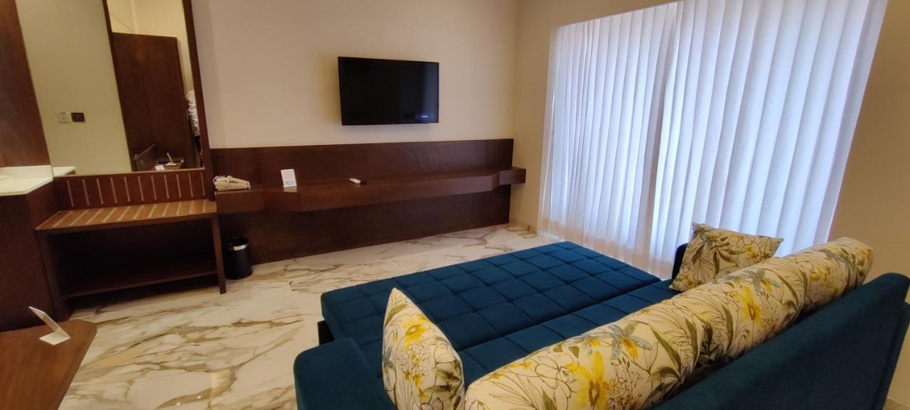 Hotel Blueivy Ānand Extérieur photo