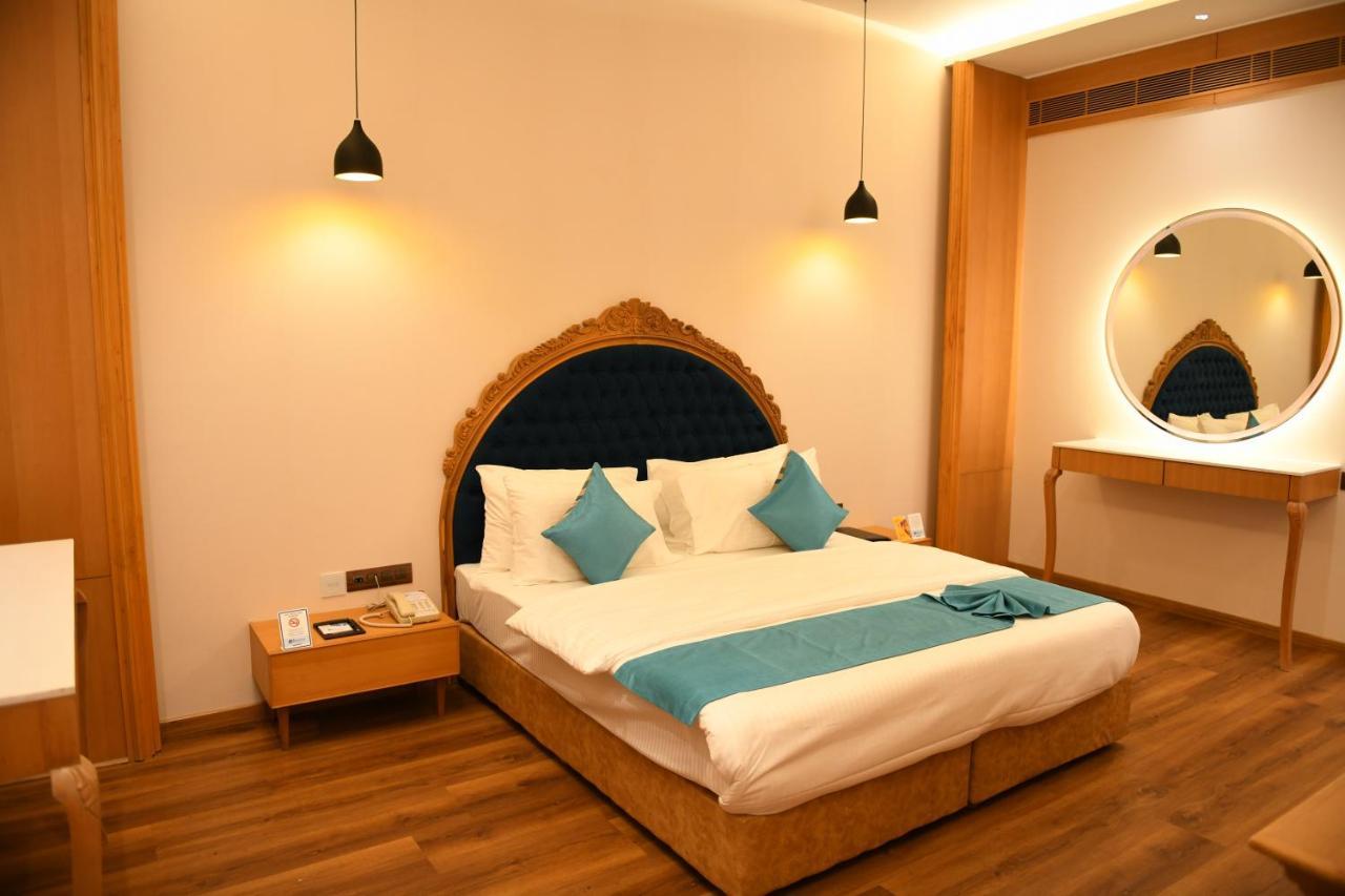 Hotel Blueivy Ānand Extérieur photo